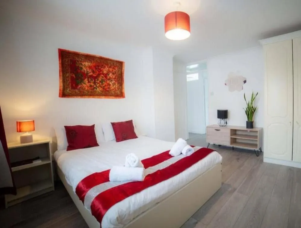 Holiday home Coolfin House - 3 Bedroom Near Excel & Custom House Station London