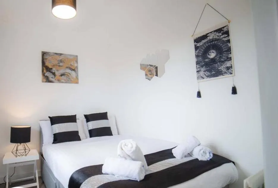 Coolfin House - 3 Bedroom Near Excel & Custom House Station London Holiday home
